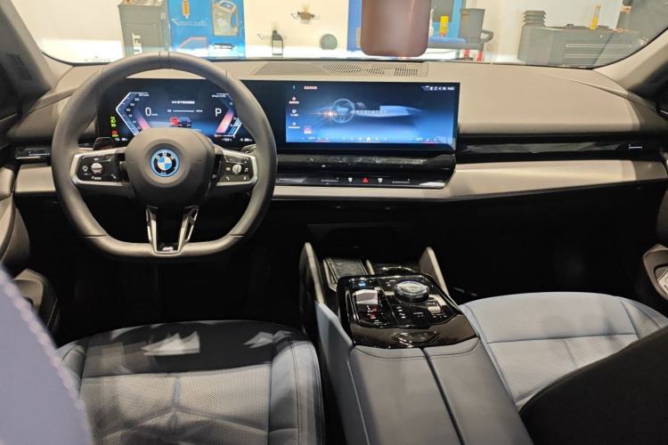 Used BMW i5 2024 eDrive 35L Luxury Model with M Sport Package
