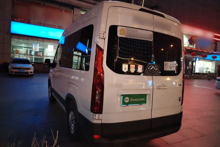 Used SAIC MAXUS Xintu V90 2019 2.0T Manual ZhiDuXing Front-Wheel-Drive Single Tire Short Wheelbase High-Roof 6-Seater