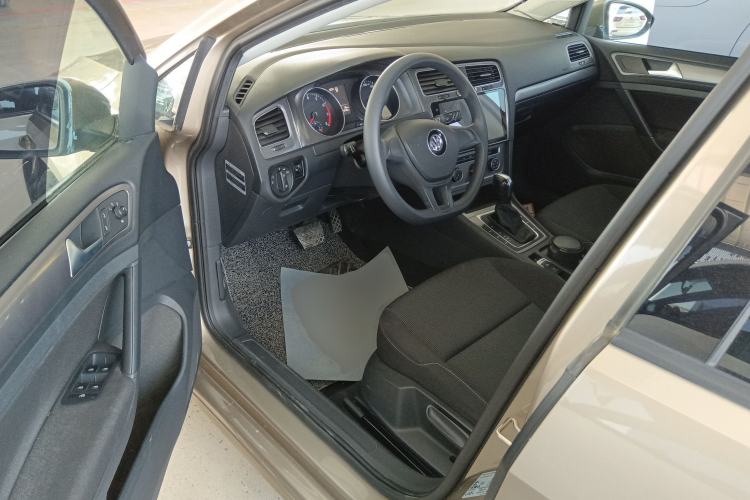 Used Volkswagen Golf 2016 1.6L Automatic Fashion Model Driver Seat