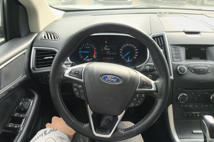 Used Ford Edge 2015 2.0T GTDi Two-Wheel-Drive Platinum Edition