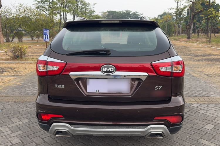 Used BYD S7 2015 2.0T Automatic Prestige Model
