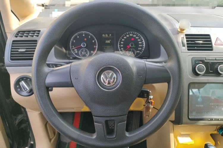 Used Volkswagen Touran 2011 1.4T DSG Zhiya Edition 5 Seats Steering Wheel