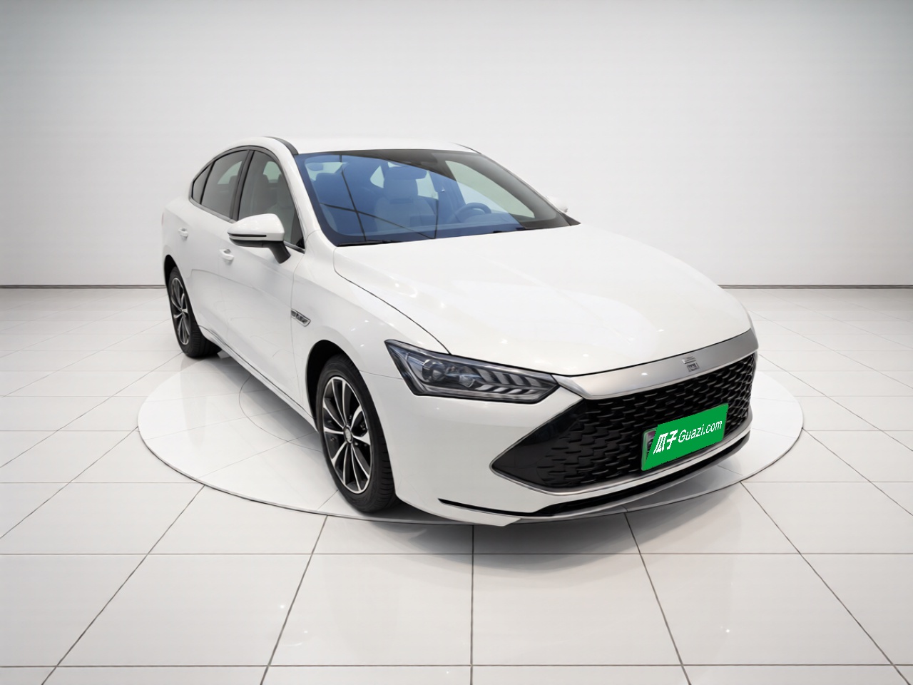 BYD Qin PLUS 2024 HONOR Edition DM-i 55KM Leading Model — снимка 3