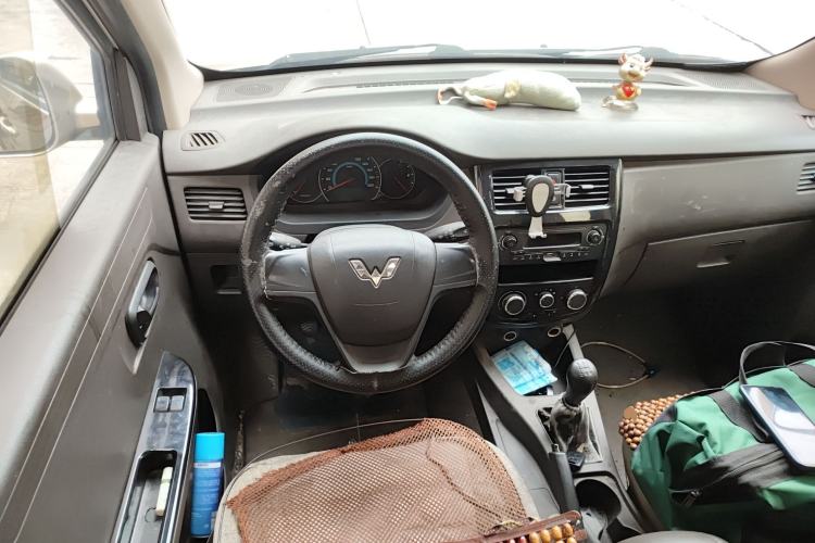 Used Wuling Rongguang V 2018 1.5L Standard Version
