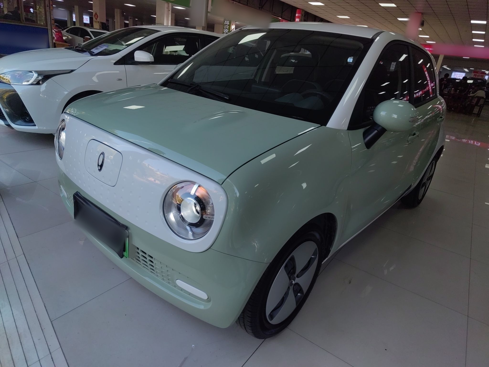 Под передней частью автомобиля