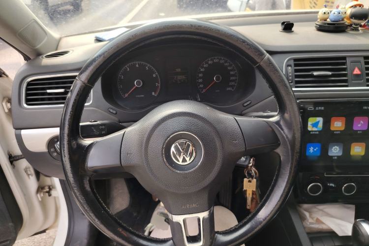 Used Volkswagen Sagitar 2012 1.6L Automatic Comfort Edition Steering Wheel