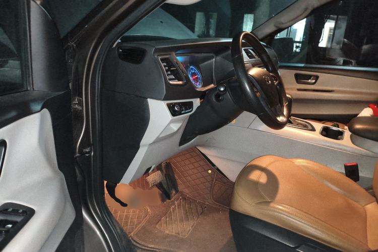 Used Huasong 7 2017 2.0T Automatic Standard Edition Driver Seat