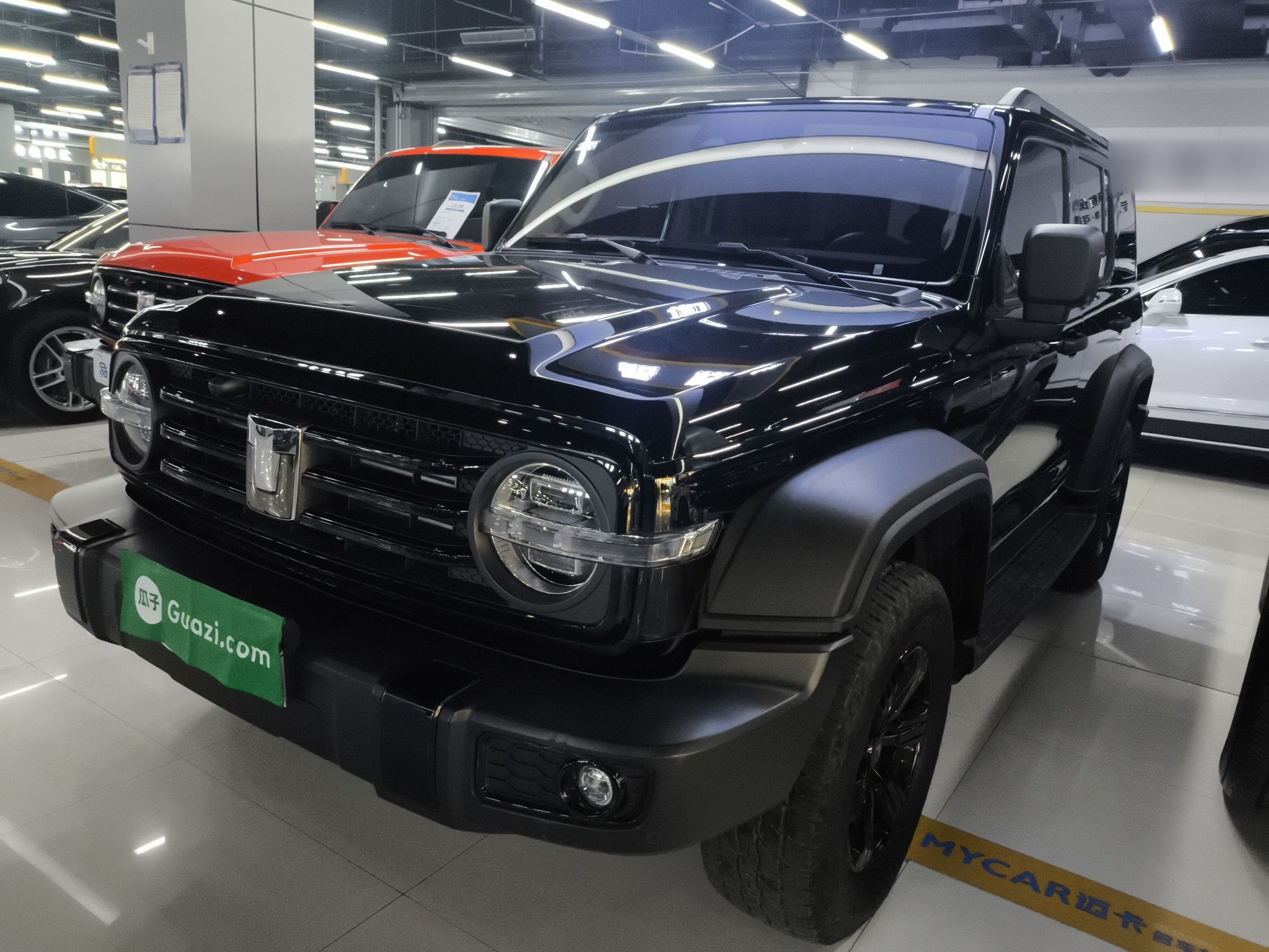 Под передней частью автомобиля