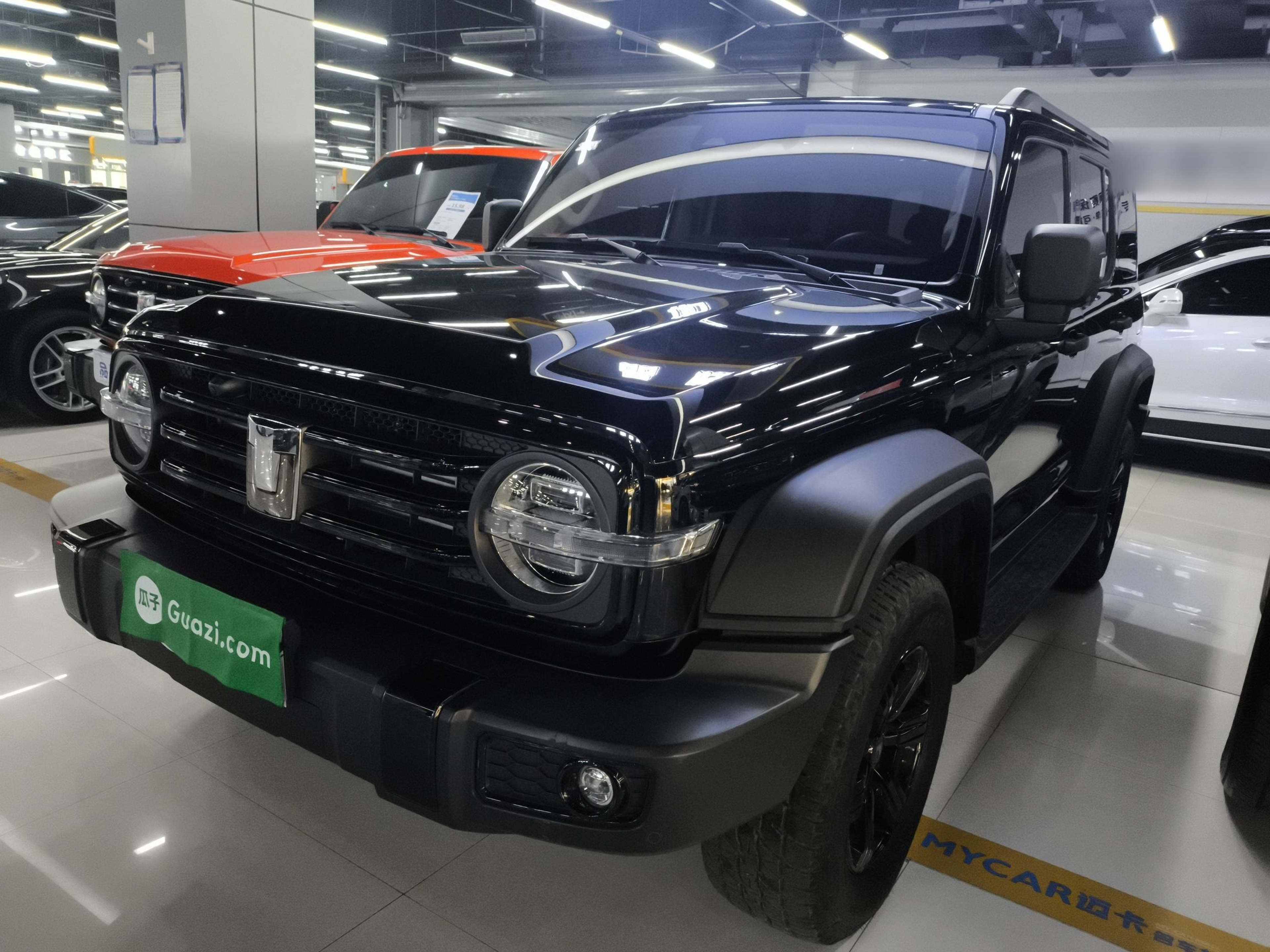 Под передней частью автомобиля