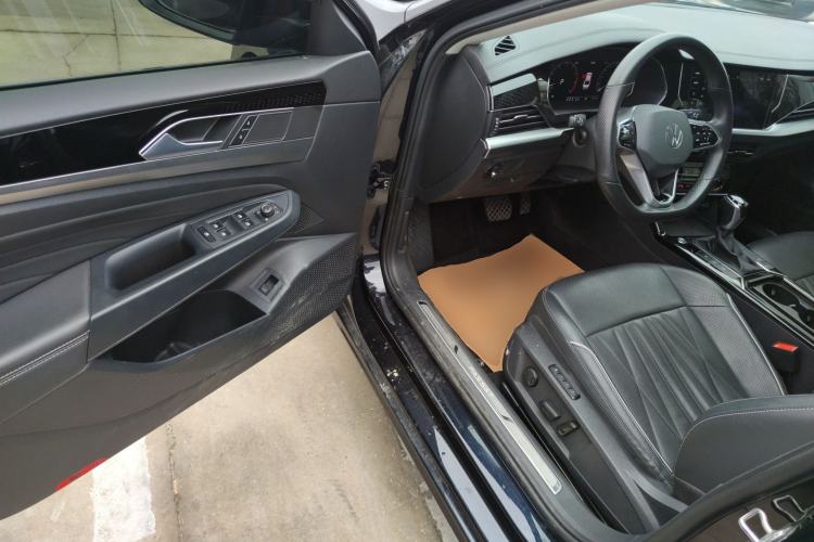 Used Volkswagen Passat 2022 330TSI Luxury Edition Driver Seat