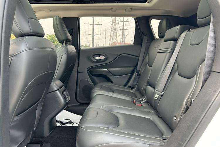 Used Jeep Cherokee 2017 2.0L Superior Edition