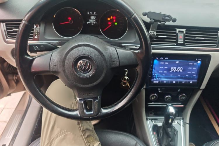 Used Volkswagen Bora 2014 1.6L Automatic Fashion Model Steering Wheel