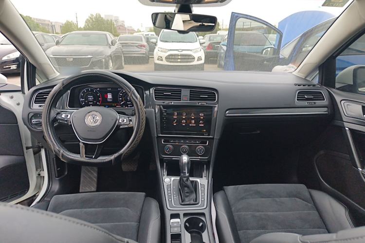 Used Volkswagen Golf 2020 280TSI DSG Luxury Edition Center Console