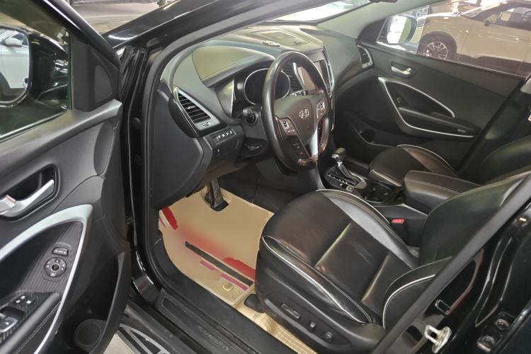 Used Hyundai Santa Fe 2017 2.4L Automatic Two-Wheel Drive Smart Version 5 Seats Driver Seat