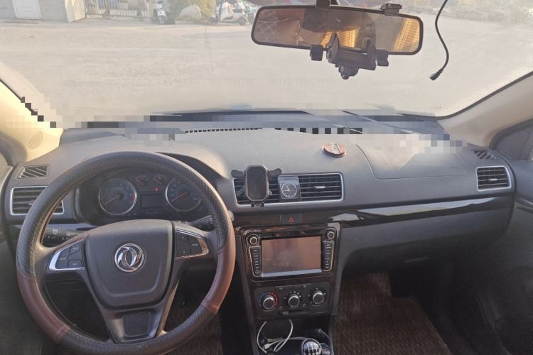 Used Dongfeng Fengon 360 2015 1.5L Manual Luxury 7-Seater China IV Standard
