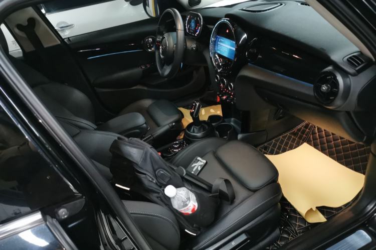 Used MINI MINI 2023 Updated 1.5T COOPER Artist Five-Door Edition
