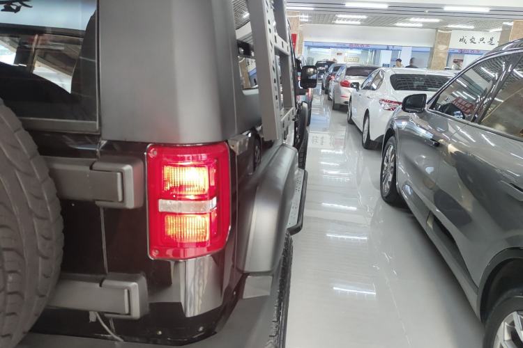 Used BAIC Off-Road BJ40 2016 40L 2.3T Automatic All-Wheel Drive Premium Edition Exterior 3