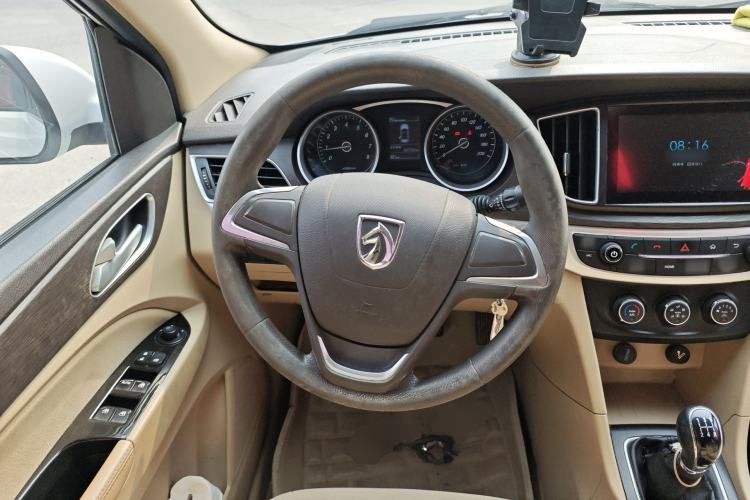 Used Baojun 730 2016 1.5L Manual Value Edition 7 Seats China V Emission Standard
