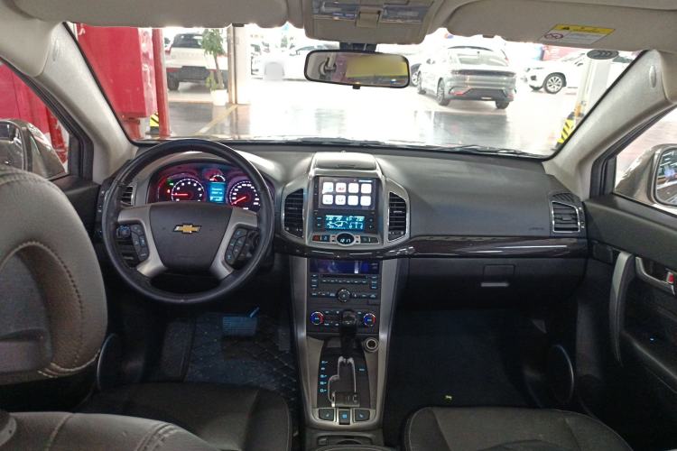 Used Chevrolet Captiva 2015 2.4L 4x4 Flagship Edition 7-Seater