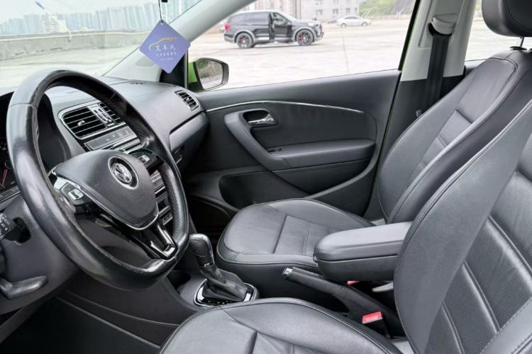 Used Volkswagen Polo 2014 1.6L Automatic Luxury Edition Interior 2