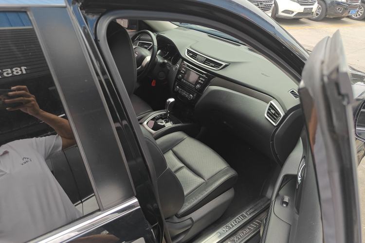 Used Nissan X-Trail 2015 2.0L CVT Comfort MAX Edition 2WD