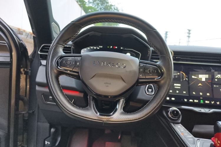 Used Lynk & Co 01 EM-P 2021 1.5TD PHEV Halo Steering Wheel