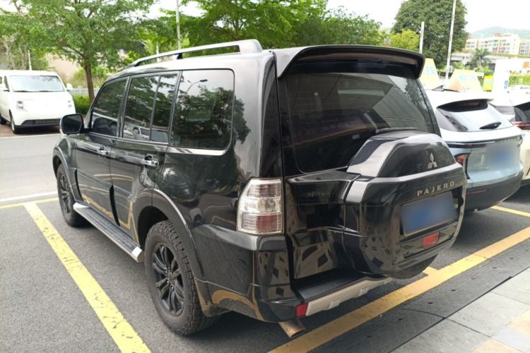 Used Mitsubishi Pajero 2017 V97 3.8L 5-Door GLS Model with Sunroof – U.S. Specification