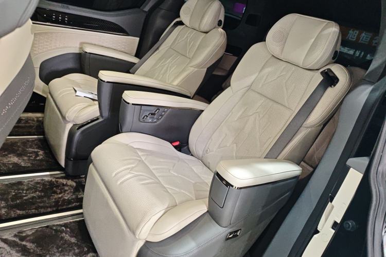 Used Zeekr 009 2024 7-Seater Aisle Version 108 kWh
