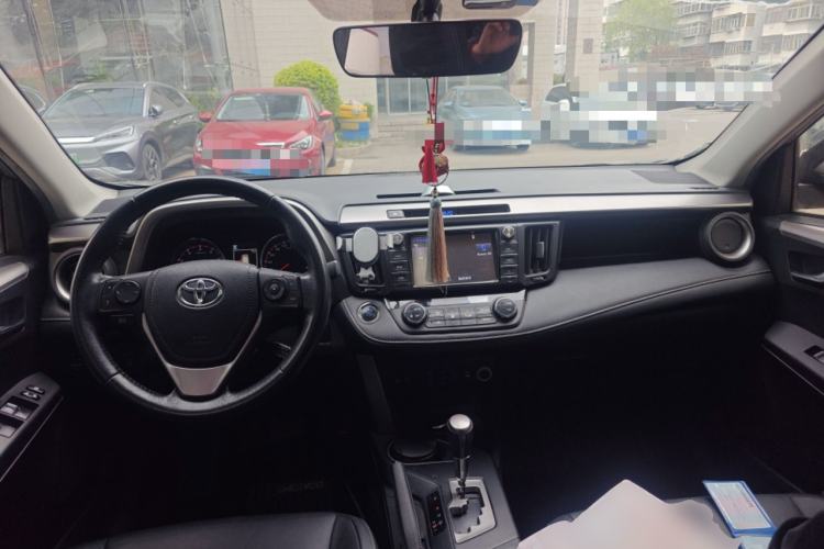 Used Toyota RAV4 2016 2.0L CVT Two-Wheel Drive Smart Edition China V Standard Center Console