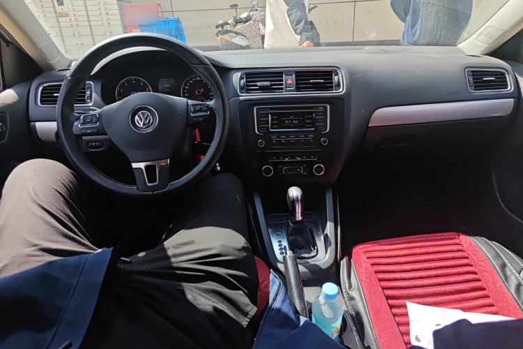 Used Volkswagen Sagitar 2013 1.4 TSI BlueMotion Edition Center Console