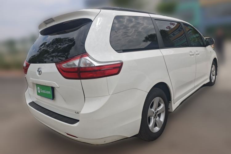 Used Toyota SIENNA 

