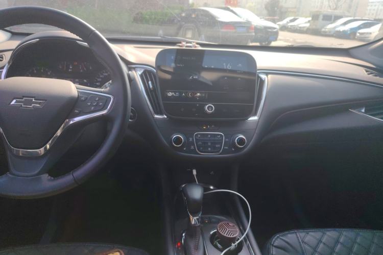 Used Chevrolet Malibu XL 2023 Redline 2.0T Sporty Edition Center Console