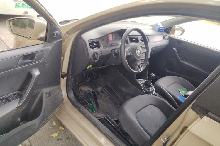 Used Volkswagen Santana 2015 1.6L Manual Fashion Edition Driver Seat