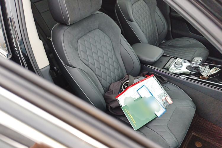 Used Hongqi HS5 2019 2.0T Smart Connect Flagship All-Wheel-Drive Version Right Front Seat