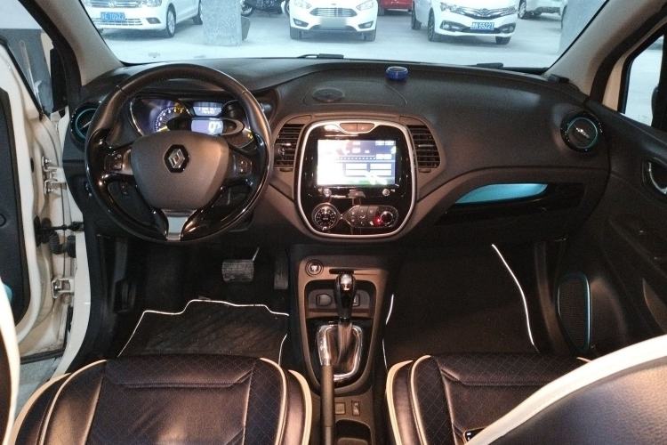 Used Renault Captur 2015 1.2T Automatic Comfort Edition Center Console