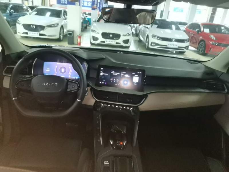 Used Lynk & Co 06 EM-P 2022 PHEV 84 km Range Pro Version — 9