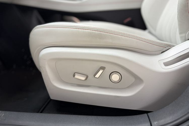 Used ONVO L60 2024 60 kWh Rear-Drive Version
