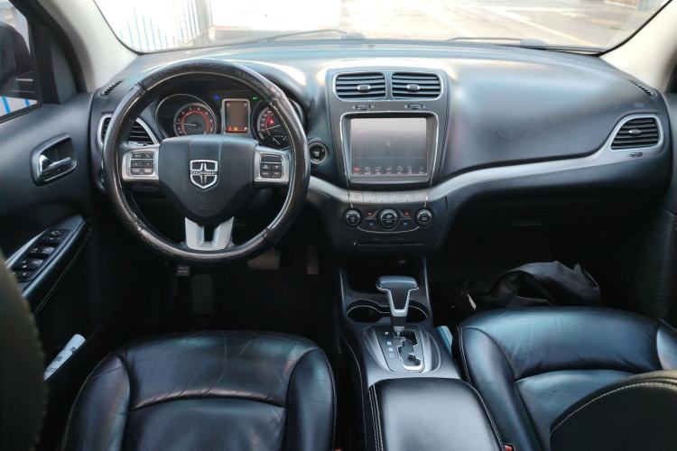 Used Dodge Journey 2016 2.4L Two-Wheel-Drive Touring Edition Center Console