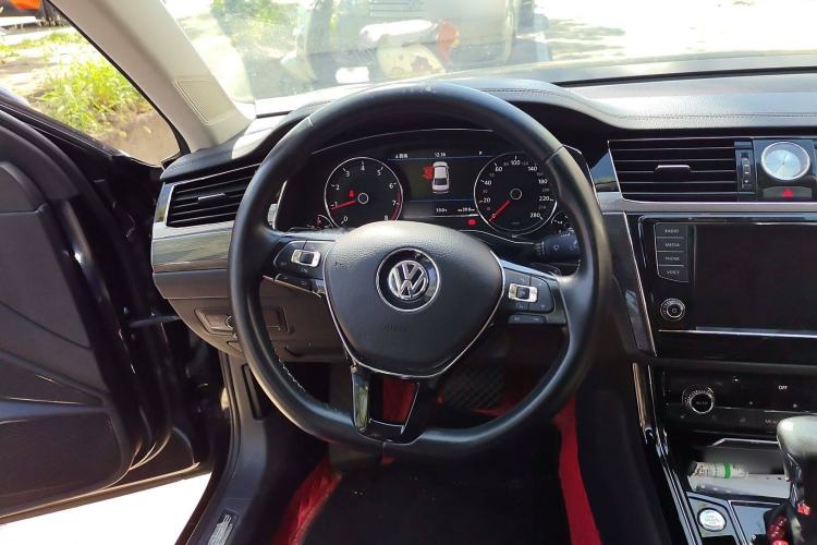 Used Volkswagen Phideon 2016 380TSI Two-Wheel-Drive Supreme Edition
