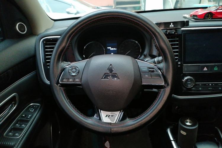 Used Mitsubishi Outlander 2021 2.0L Two-Wheel Drive Comfort Edition 5 Seats Steering Wheel