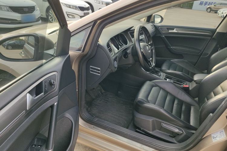 Used Volkswagen Golf 2015 1.4TSI Automatic Luxury Model Driver Seat