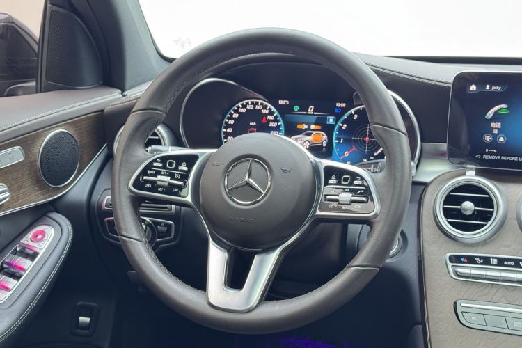Used Mercedes-Benz GLC 2022 Second Facelift GLC 260 L 4MATIC Luxury Edition Interior 3