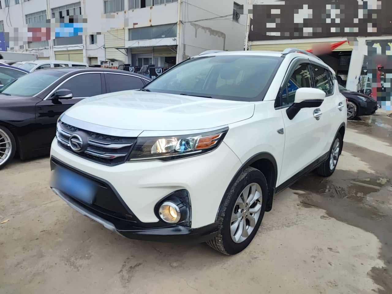 تحت مقدمة السيارة