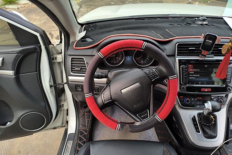 Used Haval M6 2018 Revised Version 1.5T DCT Two-Wheel Drive Elite Edition Steering Wheel
