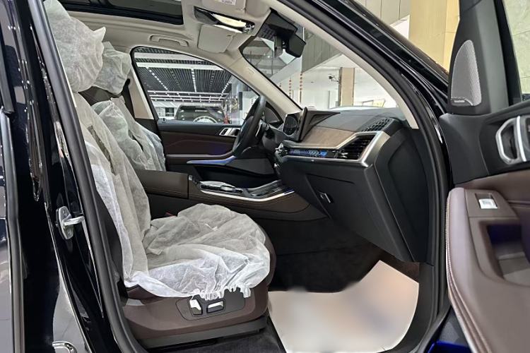 Used BMW X5 2025 Model, xDrive 30Li Prestige M Sport Night Package
