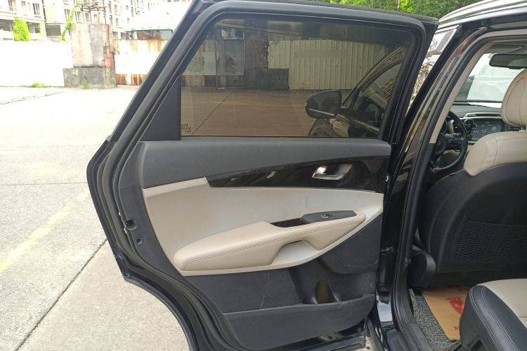 Used Kia Sorento 2015 Sorento L 2.4L Gasoline 4WD Elite Edition 5 Seats China IV Standard