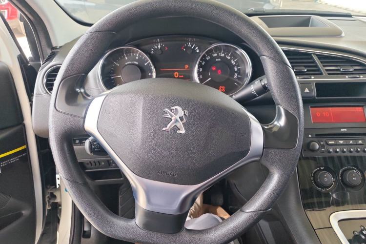 Used Peugeot 3008 2015 1.6THP Automatic Classic Edition Steering Wheel