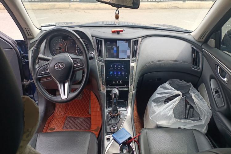 Used Infiniti Q50L 2018 2.0T Enjoyment Edition China V standard Center Console