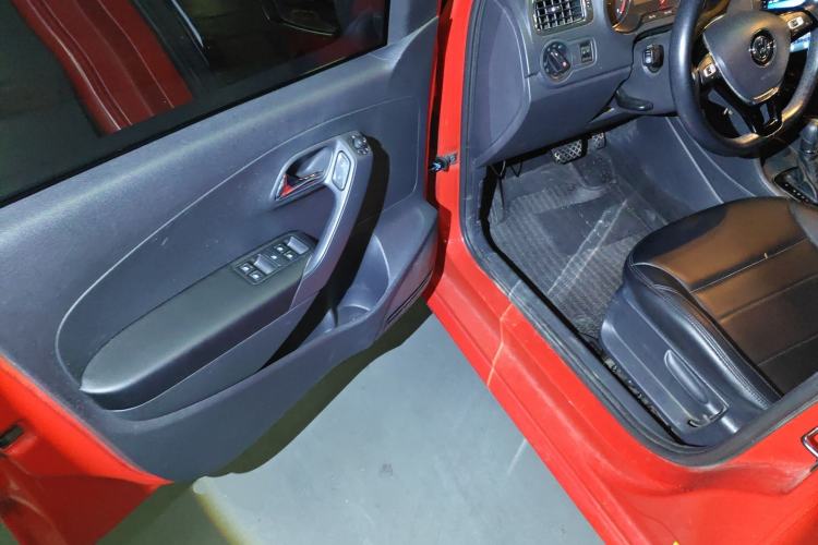 Used Volkswagen Polo 2016 1.6L Automatic Comfort Model
