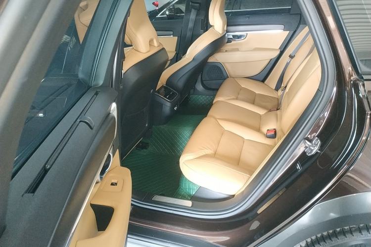 Used Volvo V90 2017 Cross Country T5 AWD Smart Range Edition
